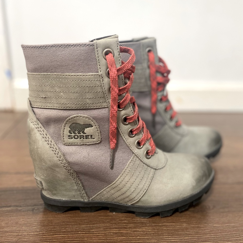 SOREL Lexie Wedge boot: Women’s size 8.5, Grey color